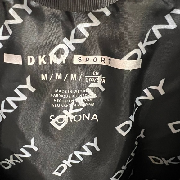 NWT -DKNY sport- puffer jacket. Size M - Picture 5 of 5